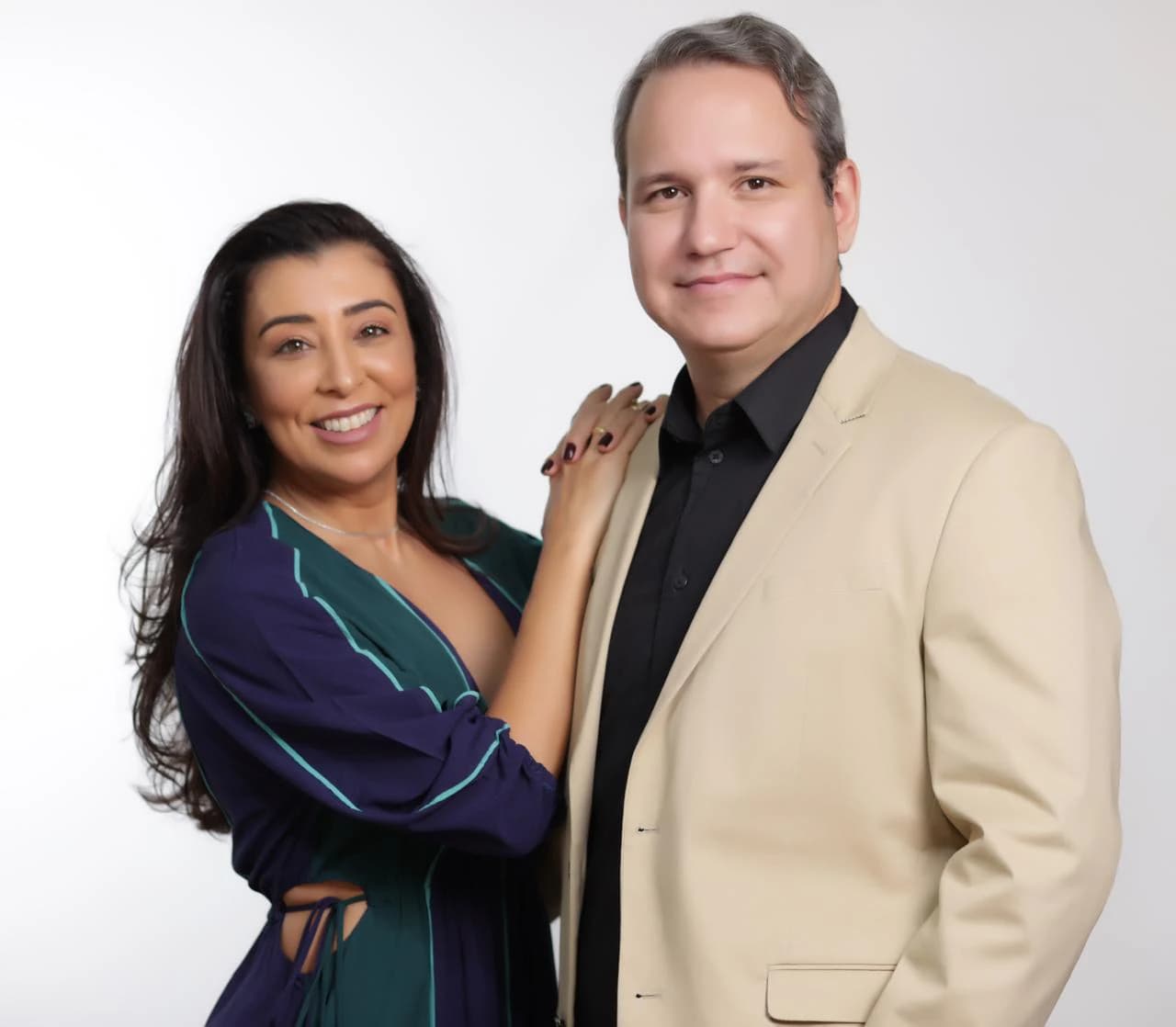 Dra. Yana Mara Brandão e Dr. Erisson Brandão em retrato oficial